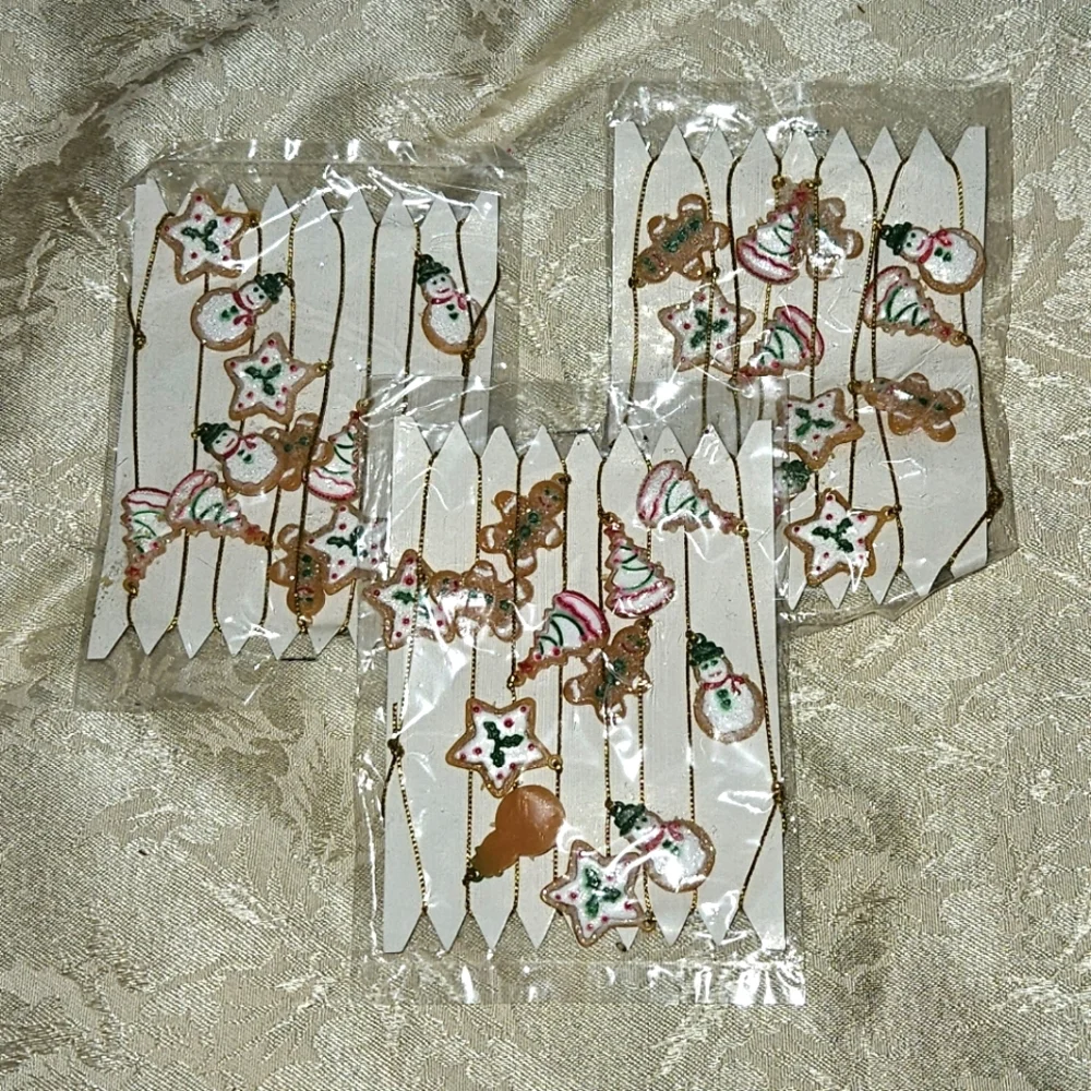 ⚠️Free bundle item- 3 sets of mini garland gingerbread